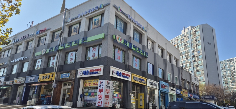 연수구는 지난 5월부터 11월까지 간판이 아름다운 거리 조성사업의 하나로 동남아파트 상가 외 2개소 간판개선사업을 추진했다